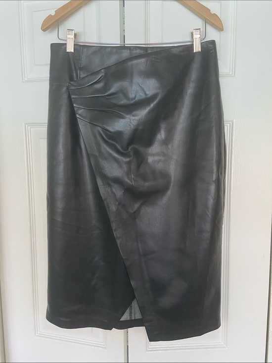 Elie Tahari Dresses & Skirts - Elie Tahari Women's Black Faux Leather Pencil Skirt Size 8 Knee Length